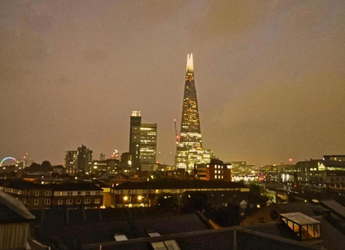Stunning Views Of The Shard And Apartment London