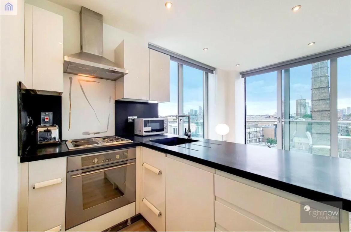 Stunning Views Of The Shard And Apartment London
